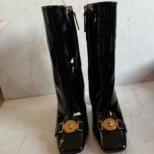 NWT Versace boots ( Medusa)